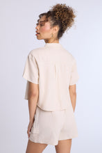 Linen-Blend Cropped Short Sleeve Button-Up Shirt thumbnail 15