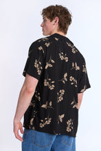 Short Sleeve Resort Shirt thumbnail 4
