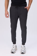 Traveler Jogger thumbnail 6