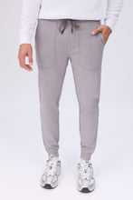 Traveler Jogger thumbnail 10