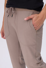 Traveler Jogger thumbnail 26