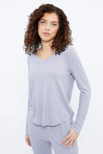 T-shirt gaufré manche longue col en V thumbnail 6