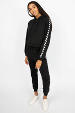 Jogger à bandes latérales damier pour femmes thumbnail 2