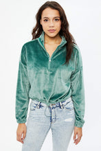 Pullover écourté en peluche à quart zip thumbnail 9