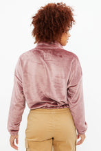 Pullover écourté en peluche à quart zip thumbnail 15