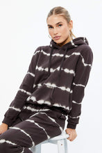 Sweat à capuche pullover classique teint-noué thumbnail 10