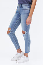 Mid Rise Ava Skinny Jean thumbnail 2