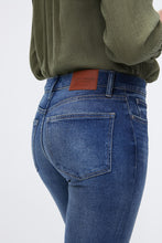 Mid Rise Ava Skinny Crop Jean thumbnail 3