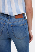 High Rise Zoe Straight Jean thumbnail 3