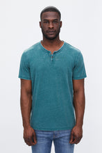 T-shirt délavé effet usé à col cranté thumbnail 1