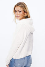 Pull en chenille lustrée à capuche thumbnail 15