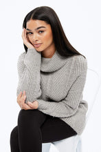 Pull torsadé jacquard à col roulé thumbnail 8