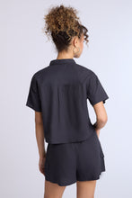 Linen-Blend Cropped Short Sleeve Button-Up Shirt thumbnail 11