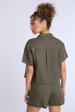 Linen-Blend Cropped Short Sleeve Button-Up Shirt thumbnail 3