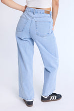 Super High Rise Curvy Baggy Jeans thumbnail 2
