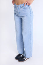 Super High Rise Curvy Baggy Jeans thumbnail 3