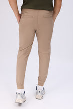 Traveler Jogger thumbnail 16