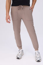 Traveler Jogger thumbnail 25