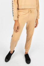 Jogger à bandes latérales damier pour femmes thumbnail 6