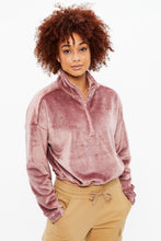 Pullover écourté en peluche à quart zip thumbnail 14