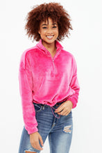 Pullover écourté en peluche à quart zip thumbnail 16