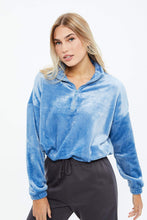 Pullover écourté en peluche à quart zip thumbnail 5