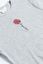 T-shirt côtelé à ourlet festonné et imprimé de broderie de fleur et Aéropostale pour filles thumbnail 2