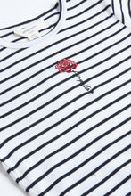 T-shirt côtelé à ourlet festonné et imprimé de broderie à rayures de fleur et Aéropostale pour filles thumbnail 2