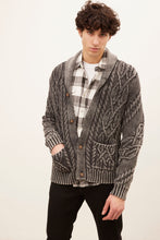 Cardigan en tricot à câble surteint boutonné thumbnail 1