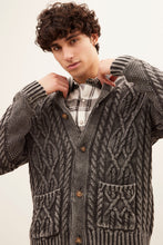 Cardigan en tricot à câble surteint boutonné thumbnail 2