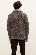 Cardigan en tricot à câble surteint boutonné thumbnail 3