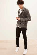 Cardigan en tricot à câble surteint boutonné thumbnail 4