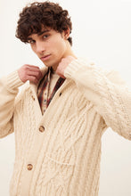 Cardigan en tricot à câble surteint boutonné thumbnail 6