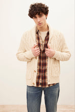 Cardigan en tricot à câble surteint boutonné thumbnail 5