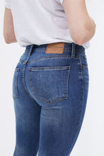 Mid Rise Ava Skinny Jean thumbnail 3