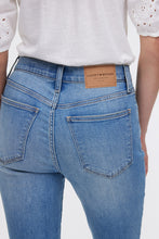 Jean ajustÃ© Ã  taille haute Bridgette thumbnail 3