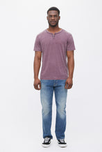 T-shirt délavé effet usé à col cranté thumbnail 6