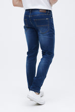 105 Slim Taper Jean thumbnail 3