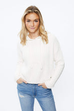 Pull en chenille lustrée à capuche thumbnail 11