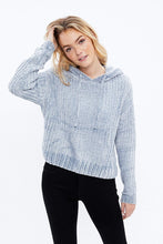 Pull en chenille lustrée à capuche thumbnail 7