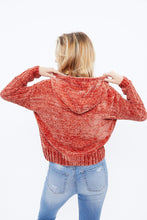 Pull en chenille lustrée à capuche thumbnail 23