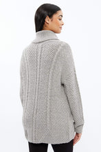 Pull torsadé jacquard à col roulé thumbnail 10