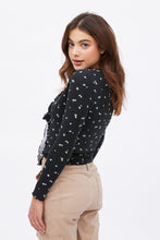 Cardigan AERO court à imprimé fleuri attaché à l'avant avec bordure ondulée thumbnail 4